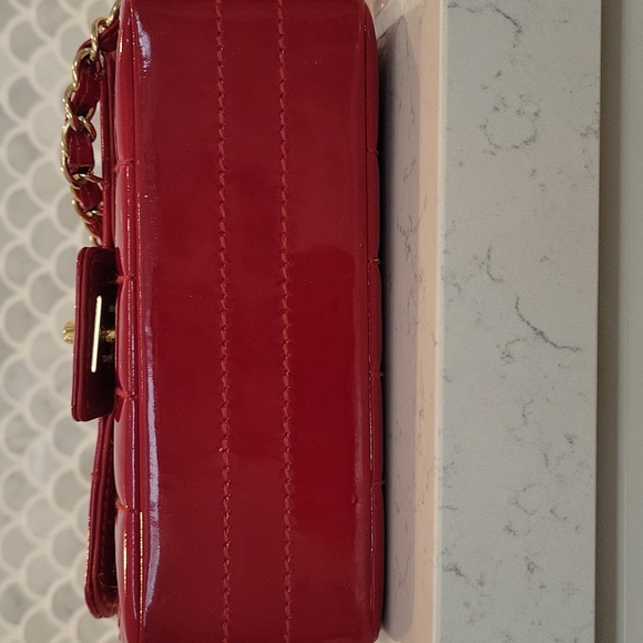 PETITE CLASSIC CHANEL PATENT HANDBAG WITH CARD CASE - Picture 7 of 13